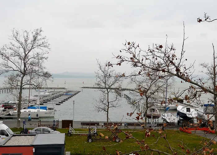 דירה Gemini Superior & Yacht בלטונללה