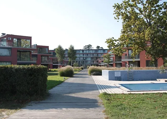 Gemini Superior & Yacht דירה בלטונללה